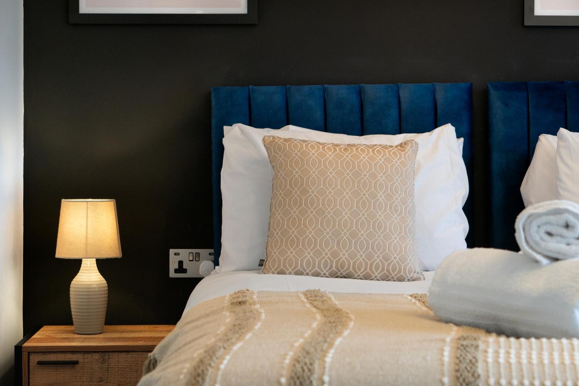 Newark House Premium Apartments With Sofa Beds - Wifi - Free Parking - Perfect For Contractors! Peterborough Exterior foto